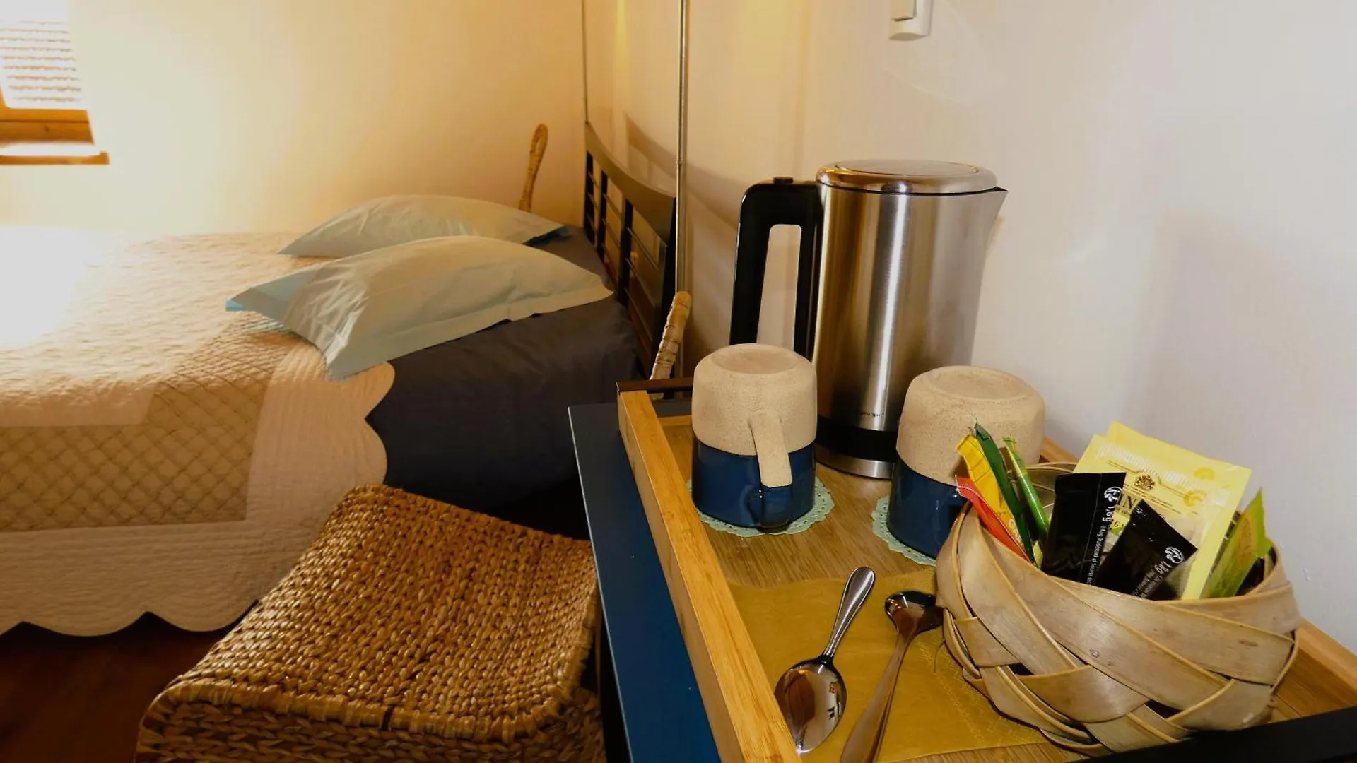 Plaine Et Colline Chambres Et Table D'Hotes Isere Gillonnay Bed & Breakfast
